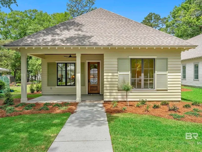 Exterior of 410 Azalea St #102 in Fairhope, AL